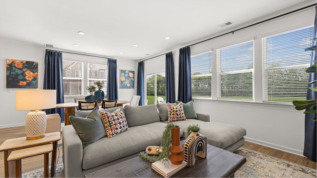 4257 Hawkins Family 2of3 F1 Base2 081325