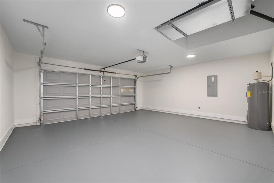 Spacious, unfurnished interior of a new home in , Dunnellon (Image 23).