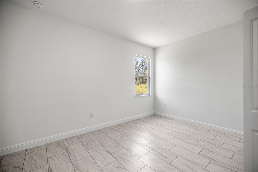 Spacious, unfurnished interior of a new home in , Ocala (Image 13).