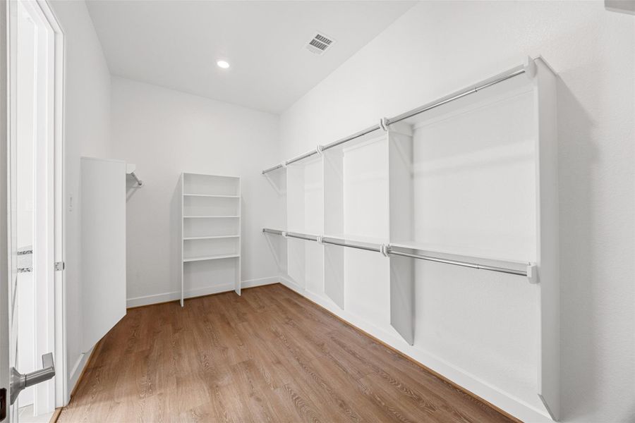 Spacious, unfurnished interior of a new home in , Tomball (Image 32). Spacious, unfurnished interior of a new home in , Tomball (Image 32).