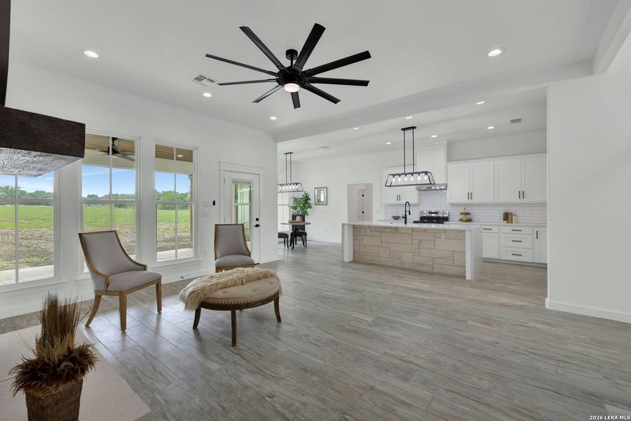 Furnished interior view inside a new home in , Seguin (Image 35).