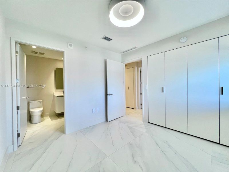 Spacious, unfurnished interior of a new home in , Miami (Image 23).