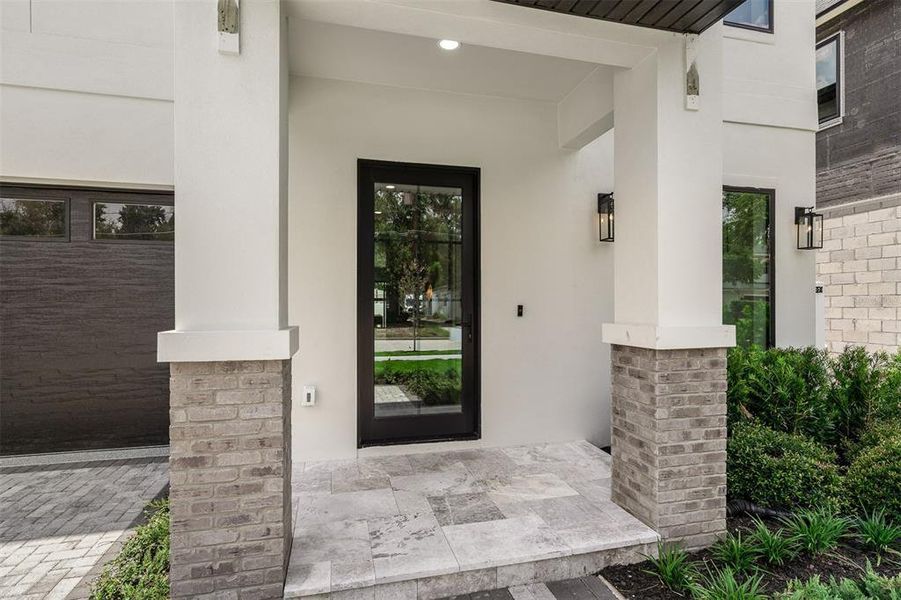 Exterior details and patio area of a home in , Orlando (Image 33).