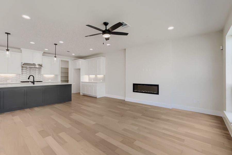 3137 Sir Judge - Living Area