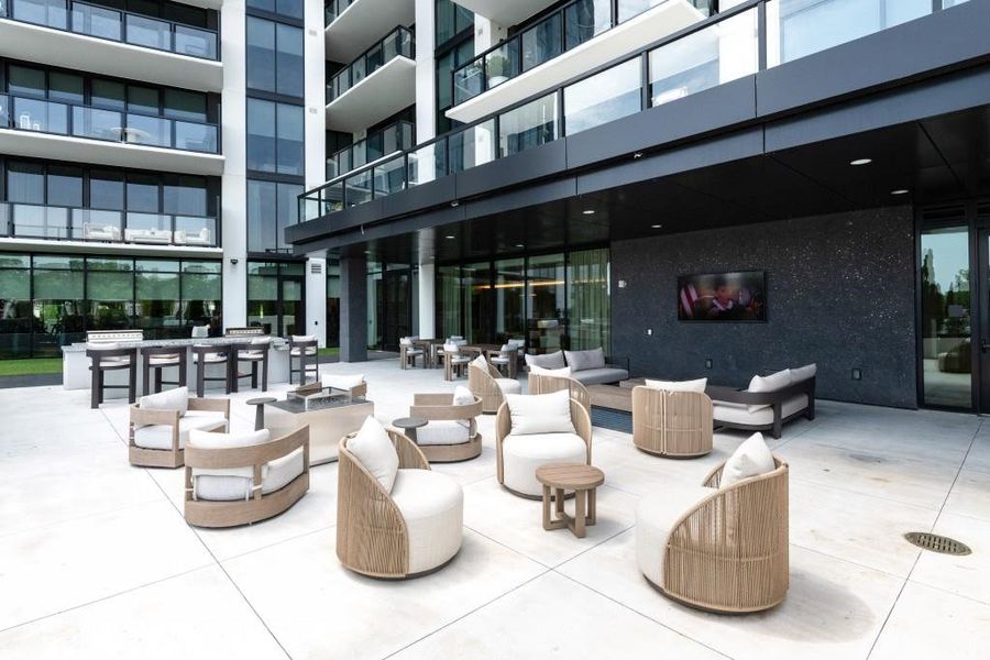 Condo located in Atlanta, GA showcasing its design and architecture (Image 28).