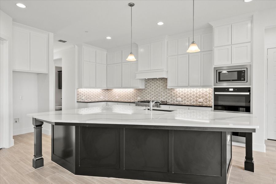 Representative furnished interior of a home built from the Davenport by Windsor Homes in Winding Creek, Rockwall (Image 8).