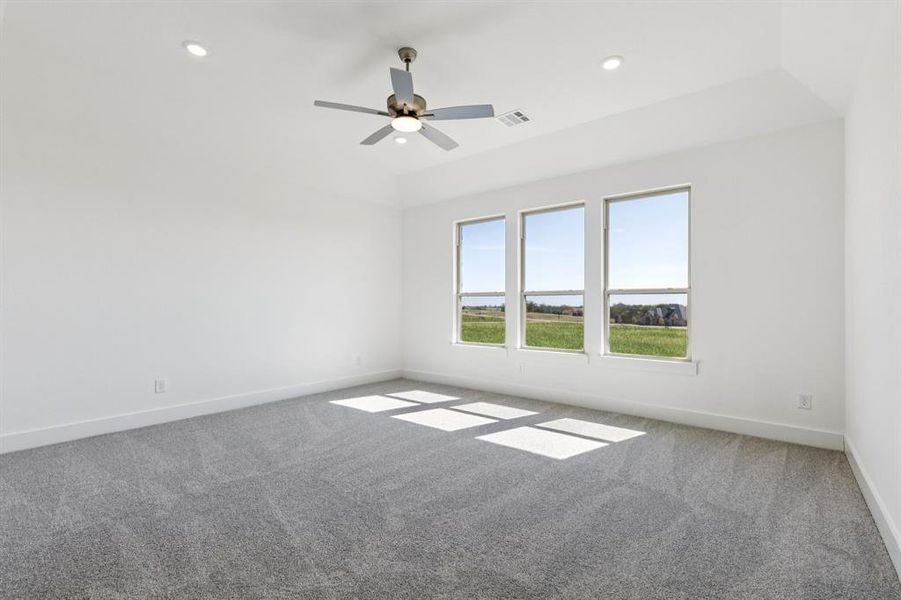 Spacious, unfurnished interior of a new home in Lakeway Estates, Waxahachie (Image 20).