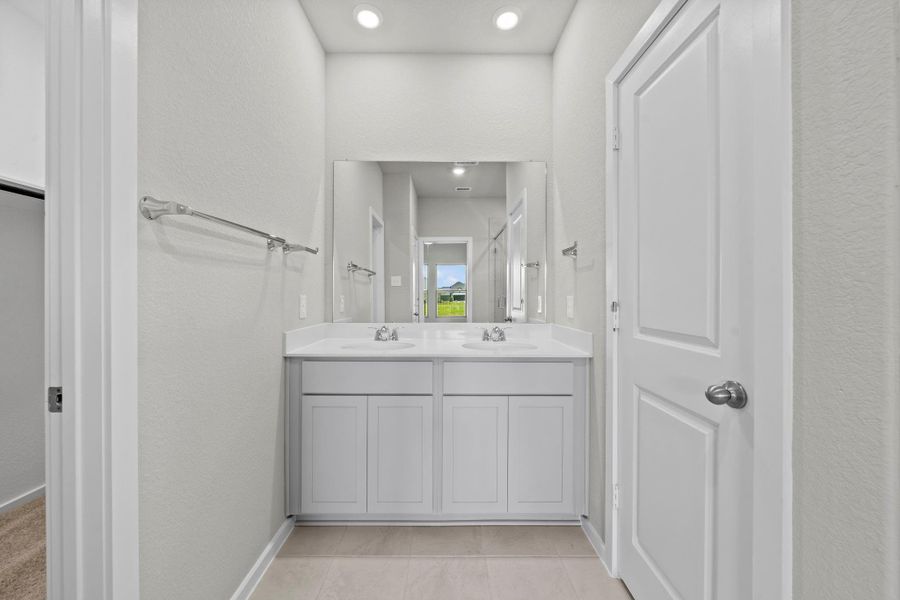 Furnished interior view inside a new home in Laurel Landing, Alvin (Image 14).