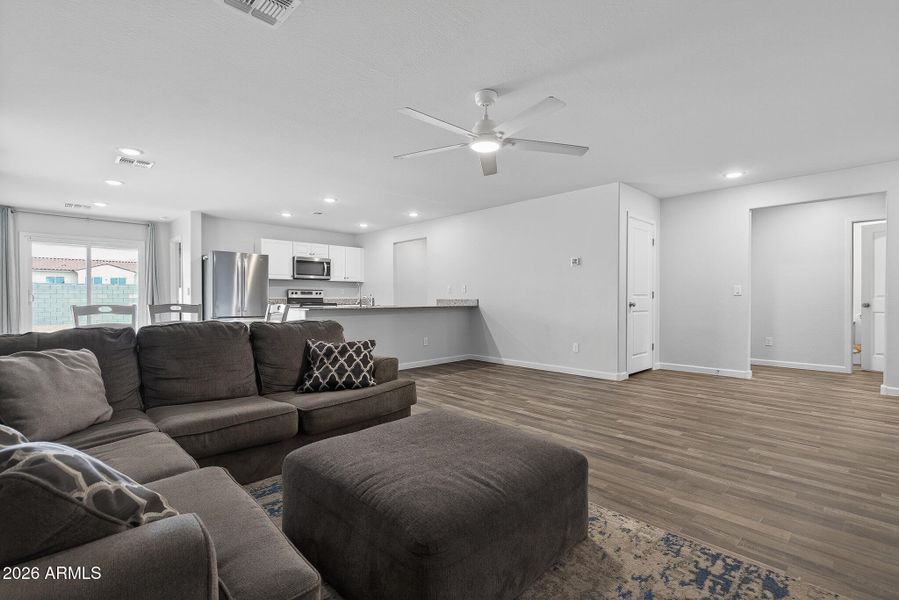 5) GREAT ROOM 5) GREAT ROOM