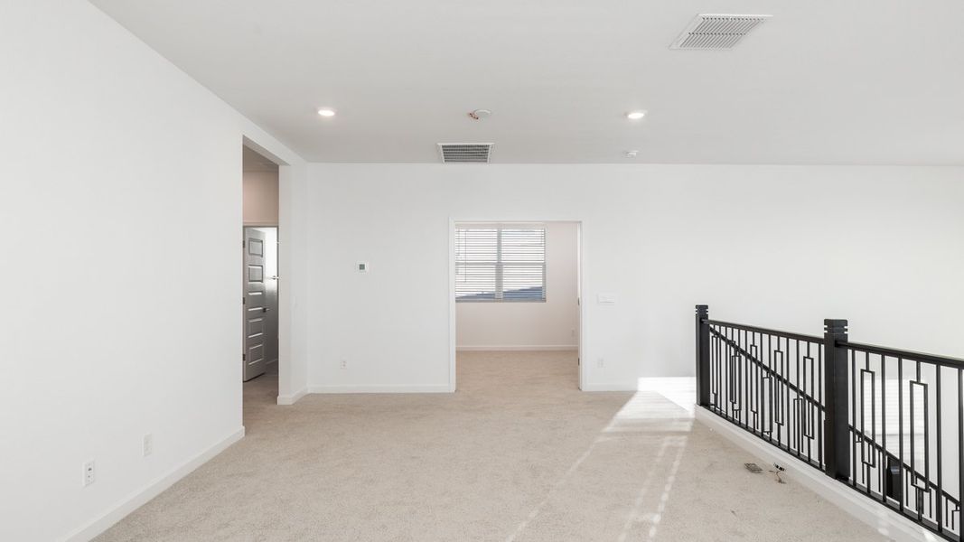 Spacious, unfurnished interior of a new home in Aloravita, Peoria (Image 26).
