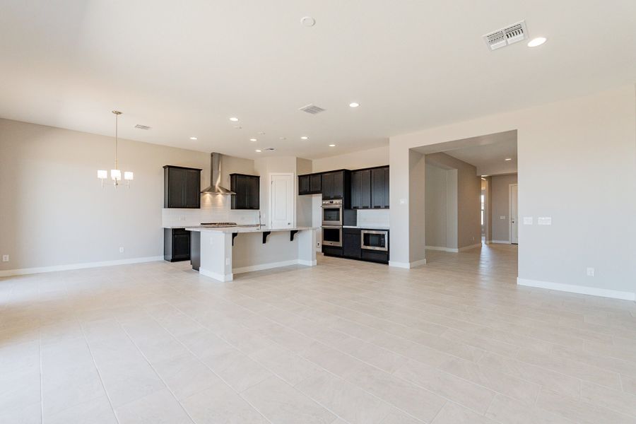 Spacious, unfurnished interior of a new home in Mirada Crossing, Goodyear (Image 41).