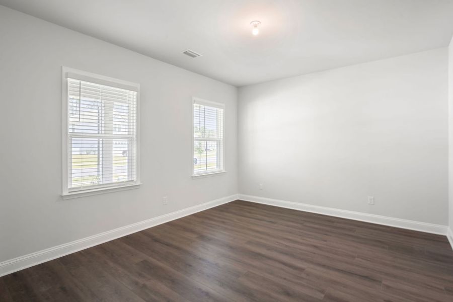 Spacious, unfurnished interior of a new home in Waterways, Richmond Hill (Image 28).
