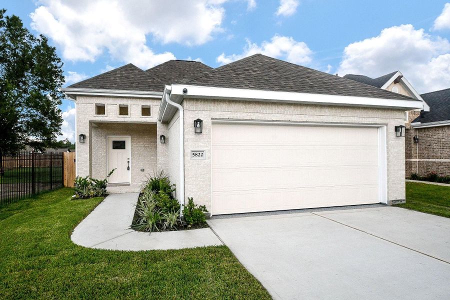 Front exterior of a new home in , Houston, TX, highlighting curb appeal (Image 20).