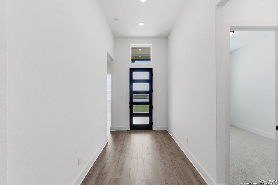Spacious, unfurnished interior of a new home in Sienna Lakes, San Antonio (Image 17).