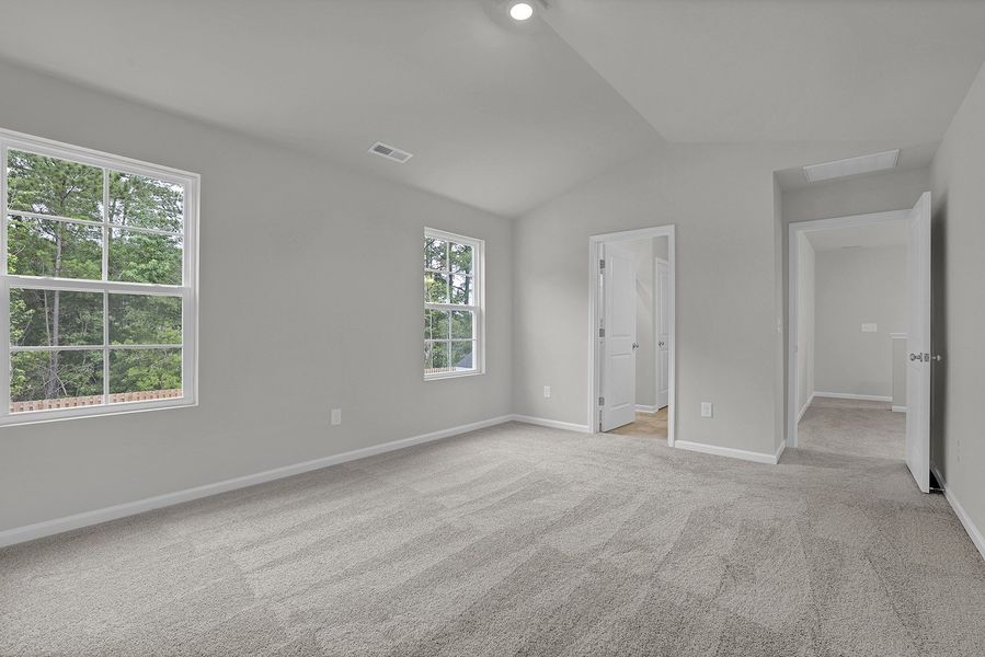 Spacious, unfurnished interior of a new home in River Tide Farms, Bolivia (Image 18).
