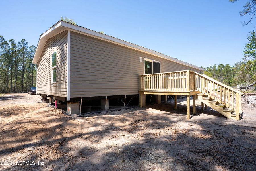 Exterior details and patio area of a home in , Starke (Image 8).
