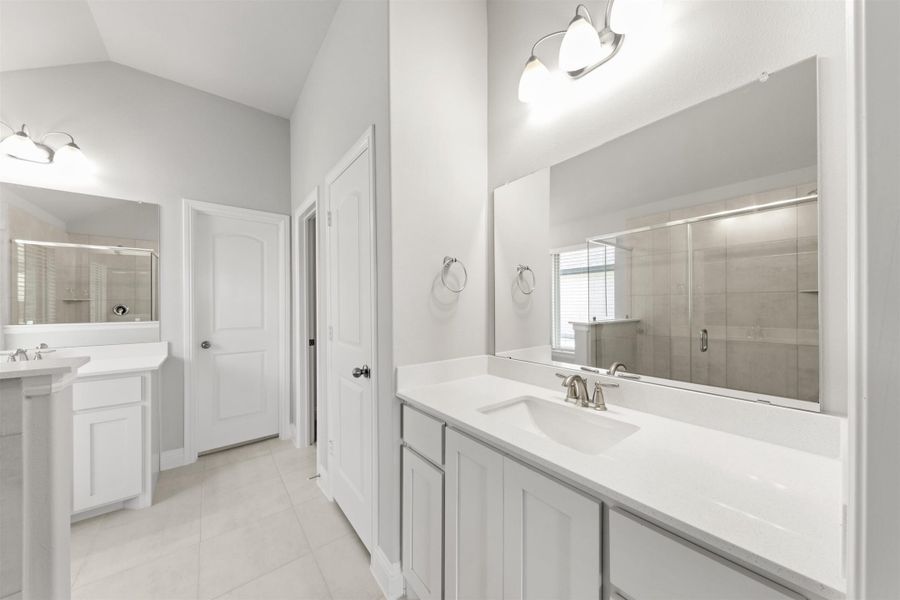 Furnished interior view inside a new home in Keeneland, Aubrey (Image 11).