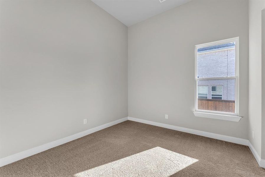 Spacious, unfurnished interior of a new home in Oaks Preserve, Mansfield (Image 21).