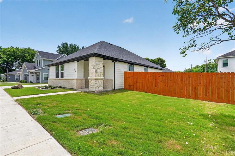 Exterior details and patio area of a home in , Waxahachie (Image 17).