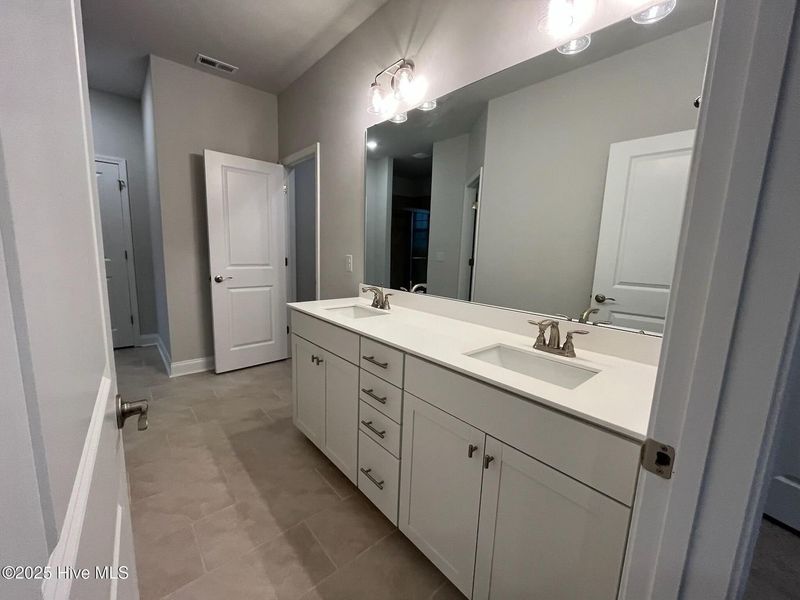 Furnished interior view inside a new home in Palmetto Creek, Bolivia (Image 9).