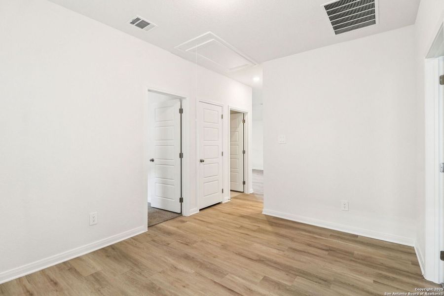 Spacious, unfurnished interior of a new home in Catalina, Converse (Image 33).