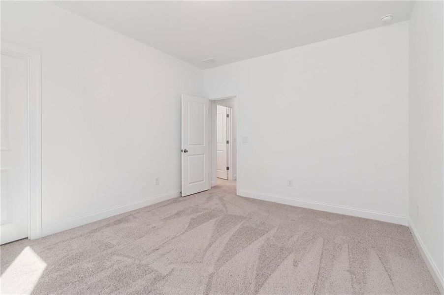 Spacious, unfurnished interior of a new home in East Harbor II at Chestatee, Dawsonville (Image 34).