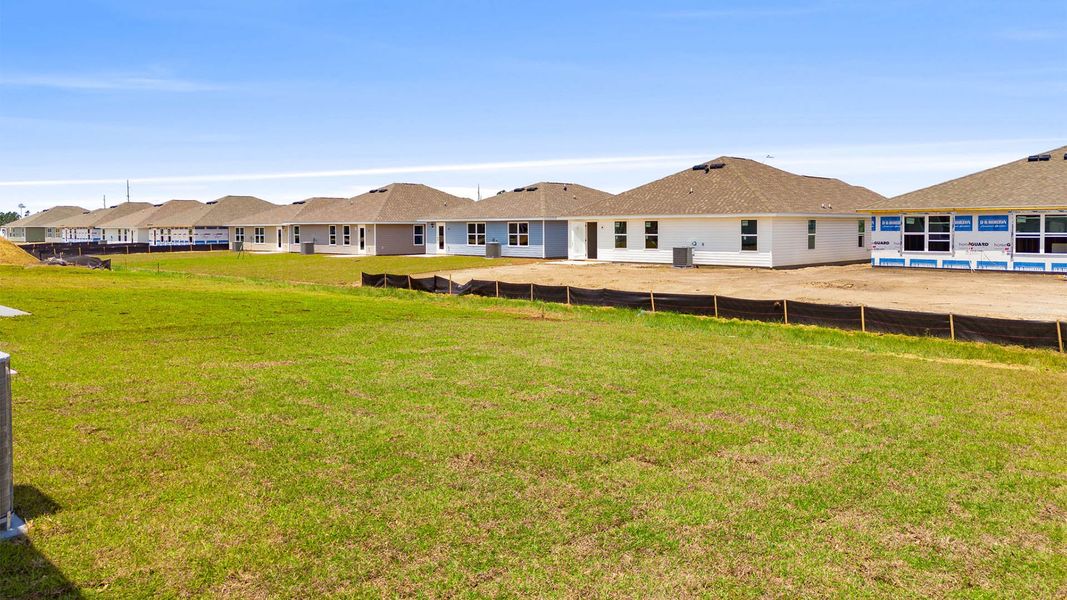 Exterior details and patio area of a home in Liberty, Panama City (Image 19).