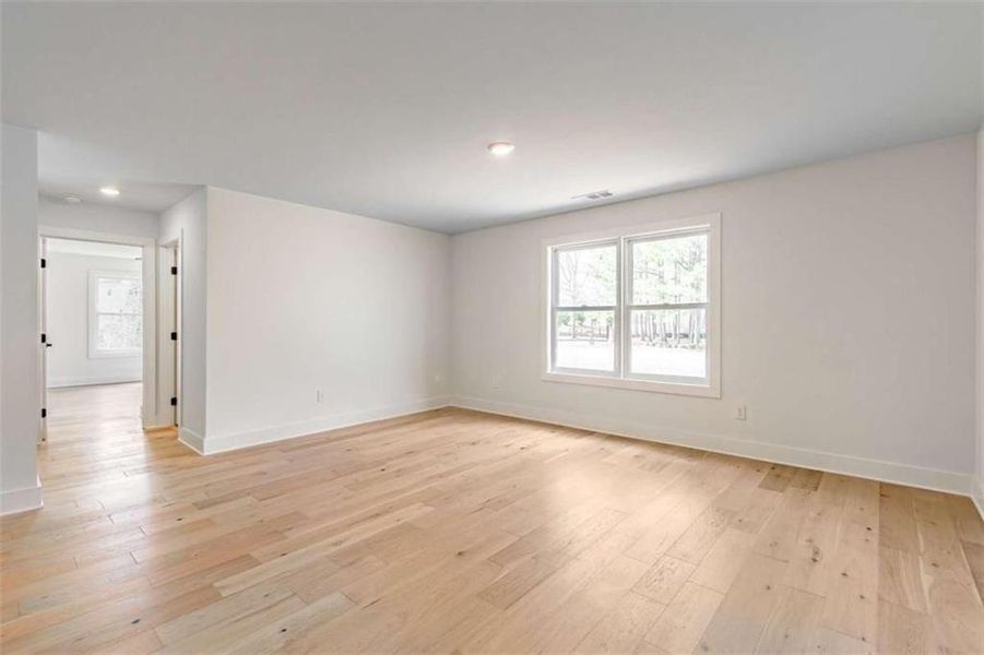 Spacious, unfurnished interior of a new home in , Gainesville (Image 41).
