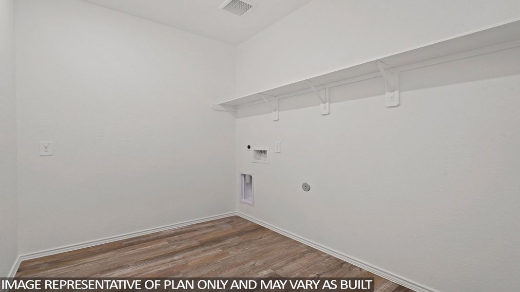 Spacious, unfurnished interior of a new home in Sunterra, Katy (Image 14).