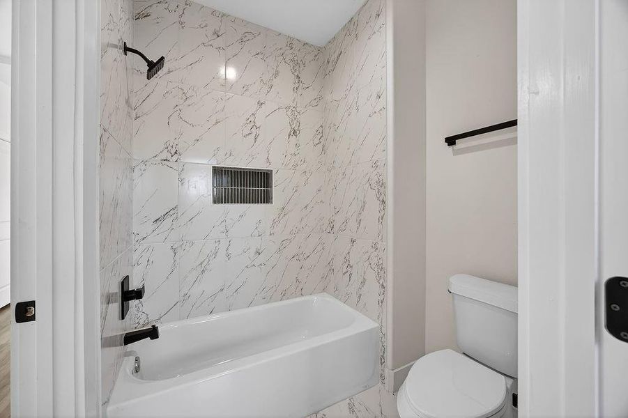 Furnished interior view inside a new home in , Fort Worth (Image 17).