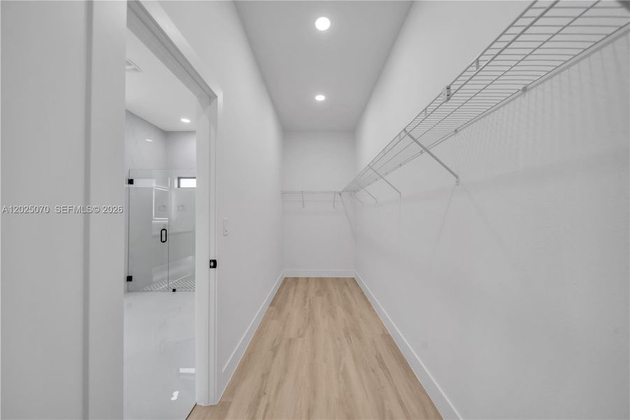 Spacious, unfurnished interior of a new home in , North Port (Image 32).
