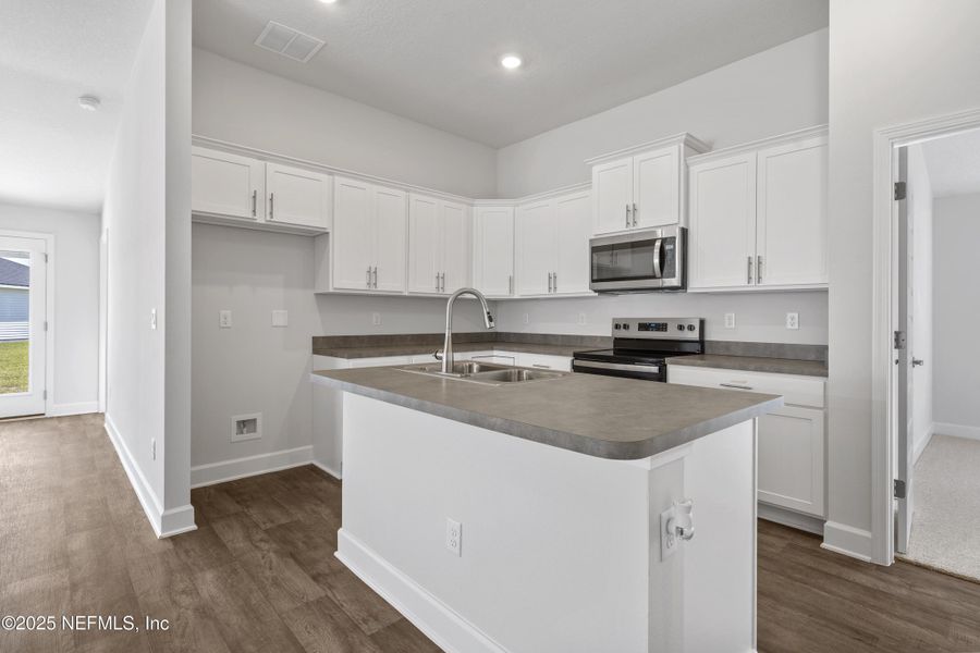 Furnished interior view inside a new home in Summerglen, Jacksonville (Image 8).