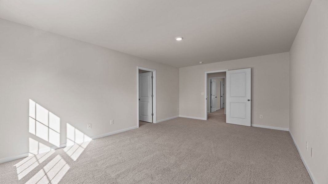 Spacious, unfurnished interior of a new home in East Ridge, Ayden (Image 26).