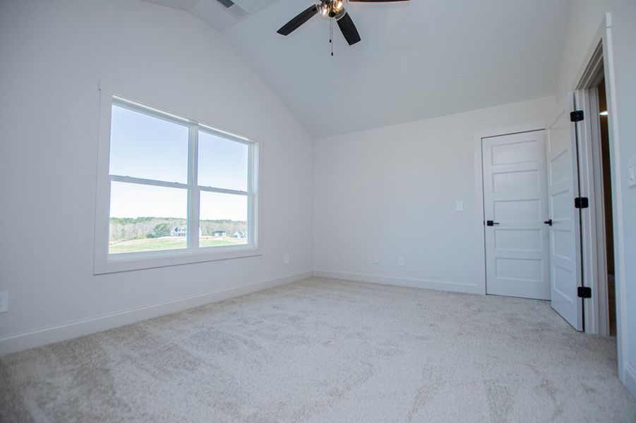 Spacious, unfurnished interior of a new home in The Reserve at Red Oaks, Carrollton (Image 34).