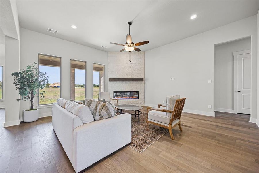 Furnished interior view inside a new home in Waterfall Ranch - 1 Acre Lots, Waxahachie (Image 19). Furnished interior view inside a new home in Waterfall Ranch - 1 Acre Lots, Waxahachie (Image 19).