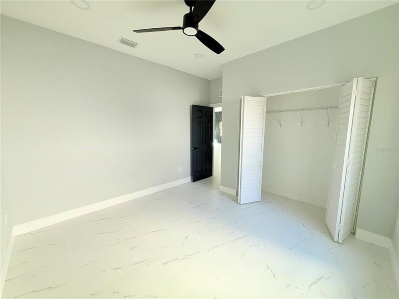 Spacious, unfurnished interior of a new home in , St. Petersburg (Image 17).