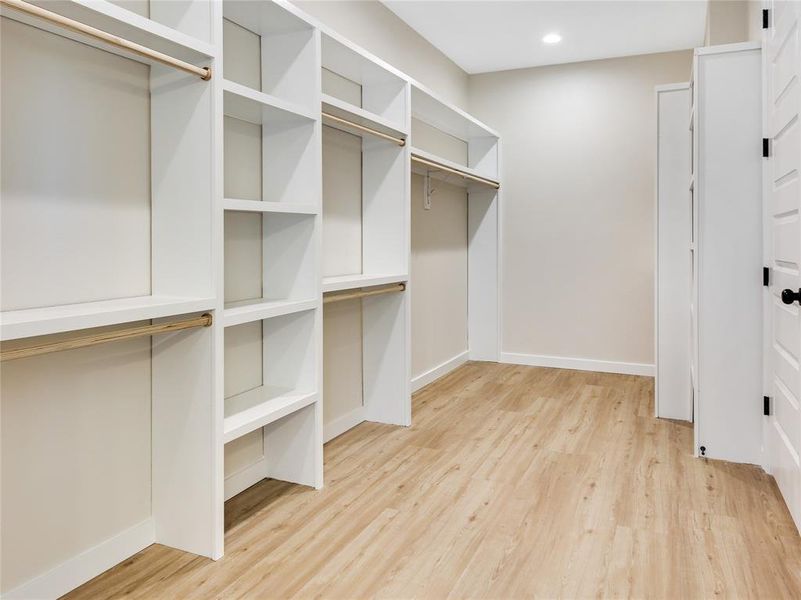 Expansion walk-in closet