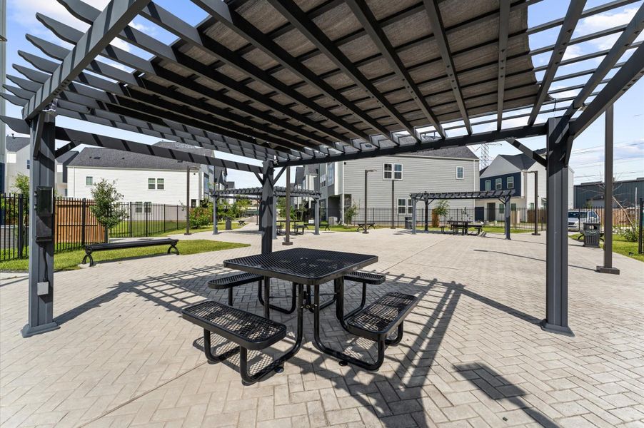 Community amenities in , Houston (Image 32).