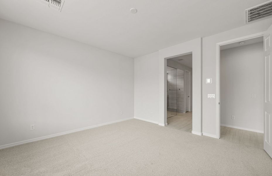 Spacious, unfurnished interior of a new home in Allen Ranches, Litchfield Park (Image 26).