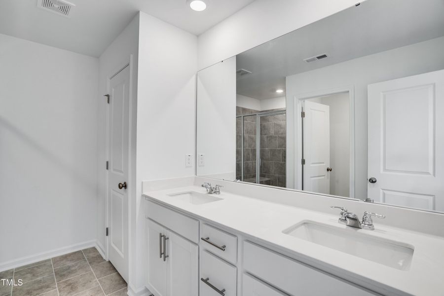 SUN_ElizabethSprings_Pic_202ShingleOak_2