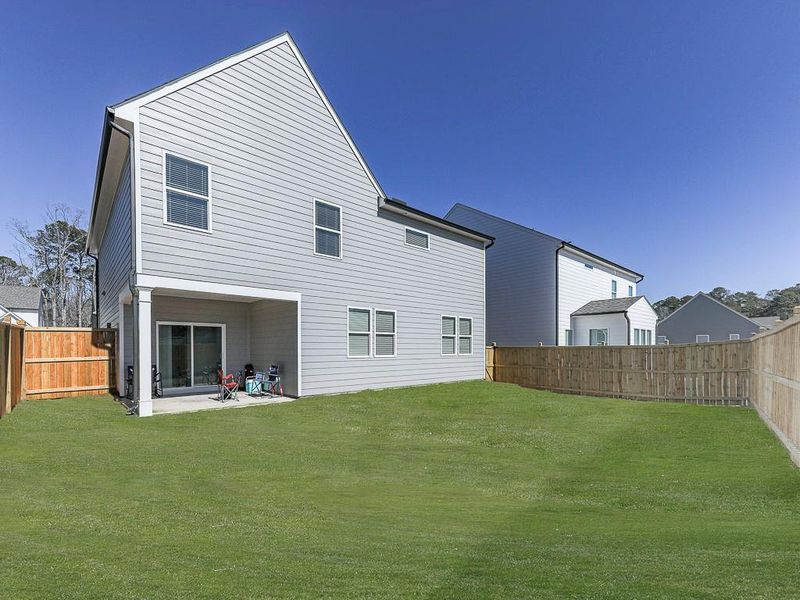 Exterior details and patio area of a home in Kingsley, Acworth (Image 30).