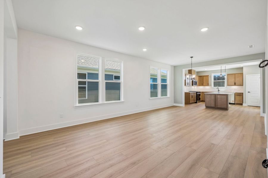 Spacious, unfurnished interior of a new home in Del Webb Barton Village, Lebanon (Image 17).