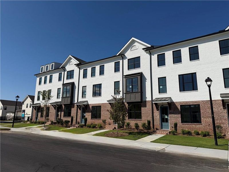 Condo located in Buford, GA showcasing its design and architecture (Image 5).