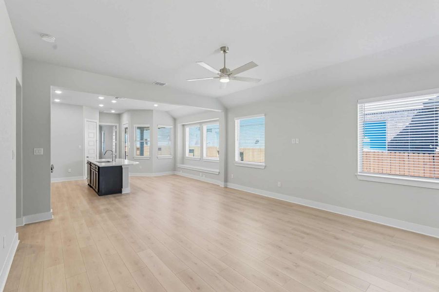 Spacious, unfurnished interior of a new home in Stillwater Ranch, San Antonio (Image 16). Spacious, unfurnished interior of a new home in Stillwater Ranch, San Antonio (Image 16).
