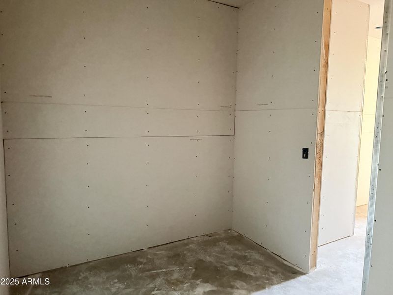 017 Walk-In-Closet 017 Walk-In-Closet