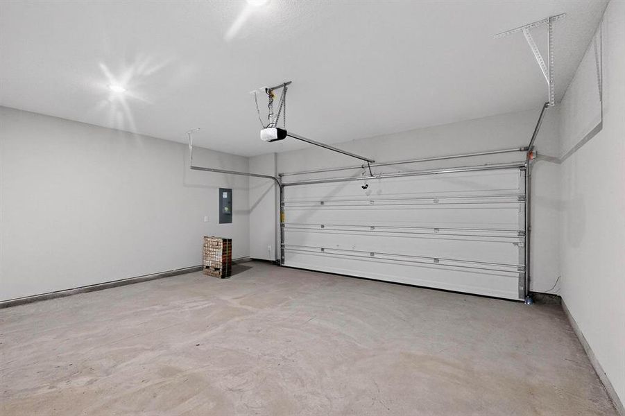 Spacious, unfurnished interior of a new home in Solterra Texas, Mesquite (Image 36).