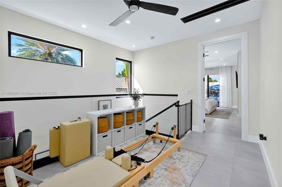 Furnished interior view inside a new home in , Fort Lauderdale (Image 28).