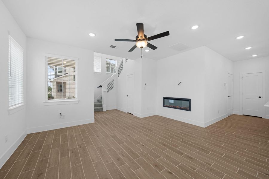 Spacious, unfurnished interior of a new home in Sienna, Missouri City (Image 25).