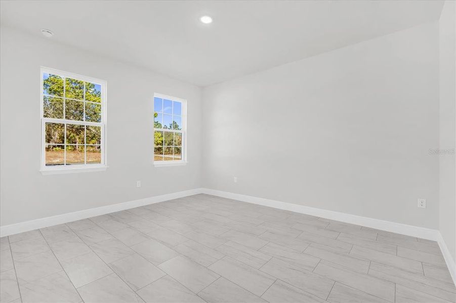 Spacious, unfurnished interior of a new home in , Citrus Springs (Image 22).