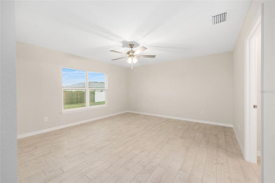 Spacious, unfurnished interior of a new home in , Belleview (Image 25).